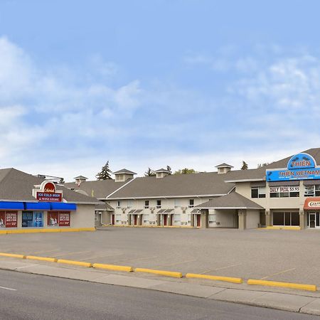 ססקאטון Colonial Square Inn & Suites מראה חיצוני תמונה
