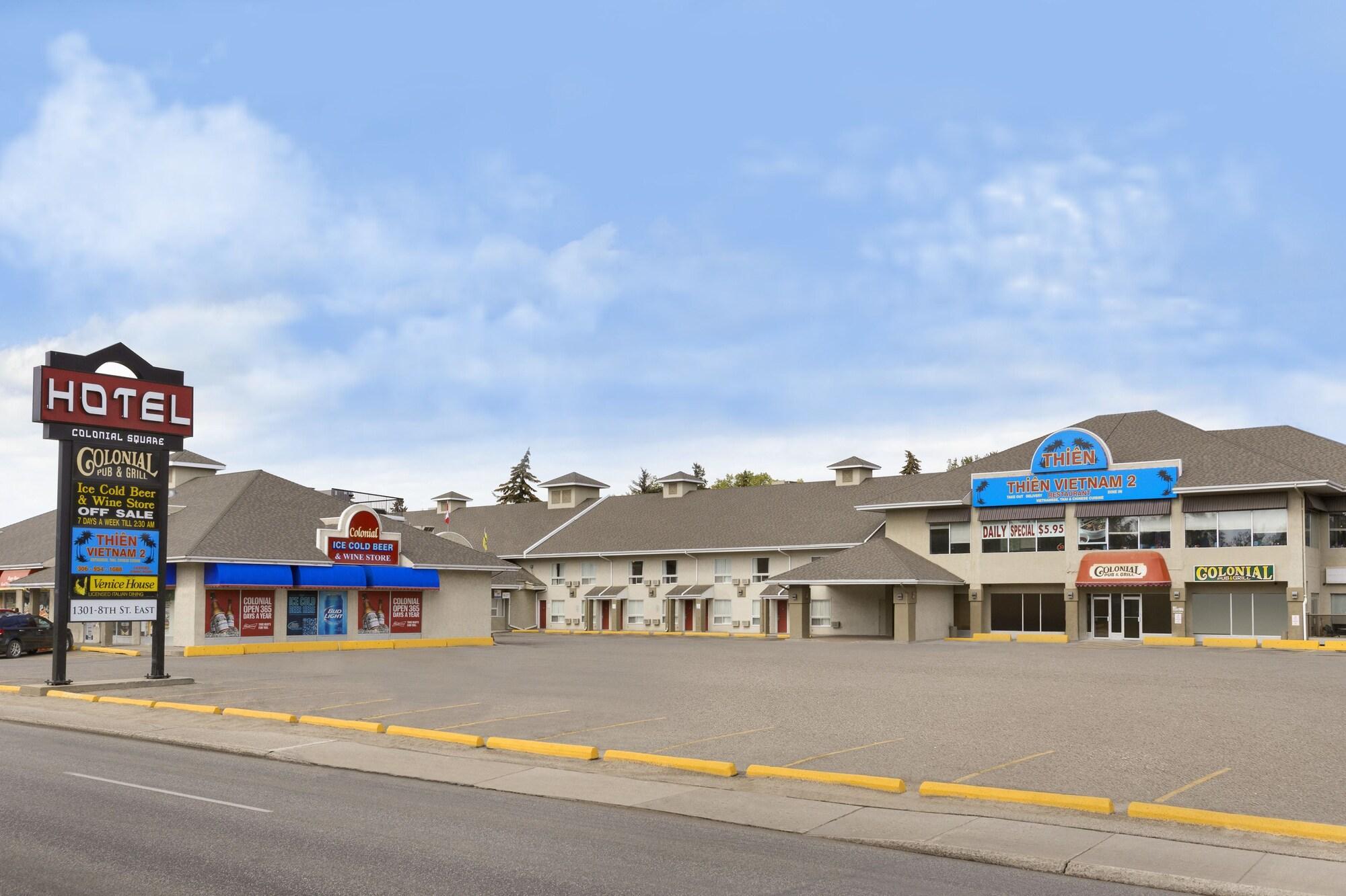 ססקאטון Colonial Square Inn & Suites מראה חיצוני תמונה