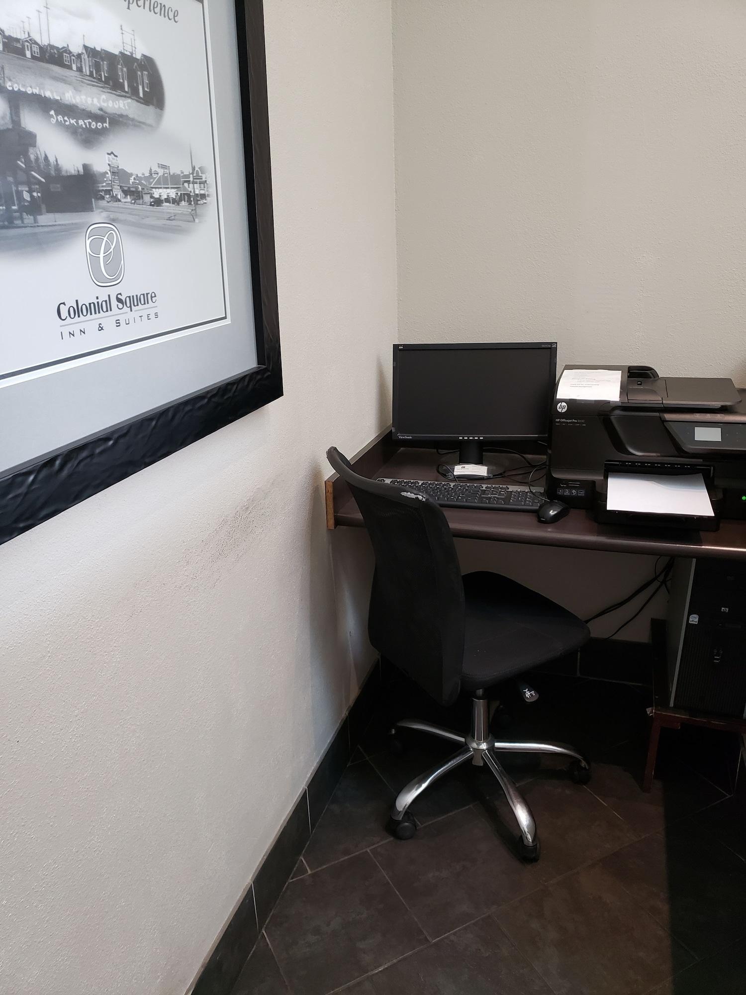 ססקאטון Colonial Square Inn & Suites מראה חיצוני תמונה