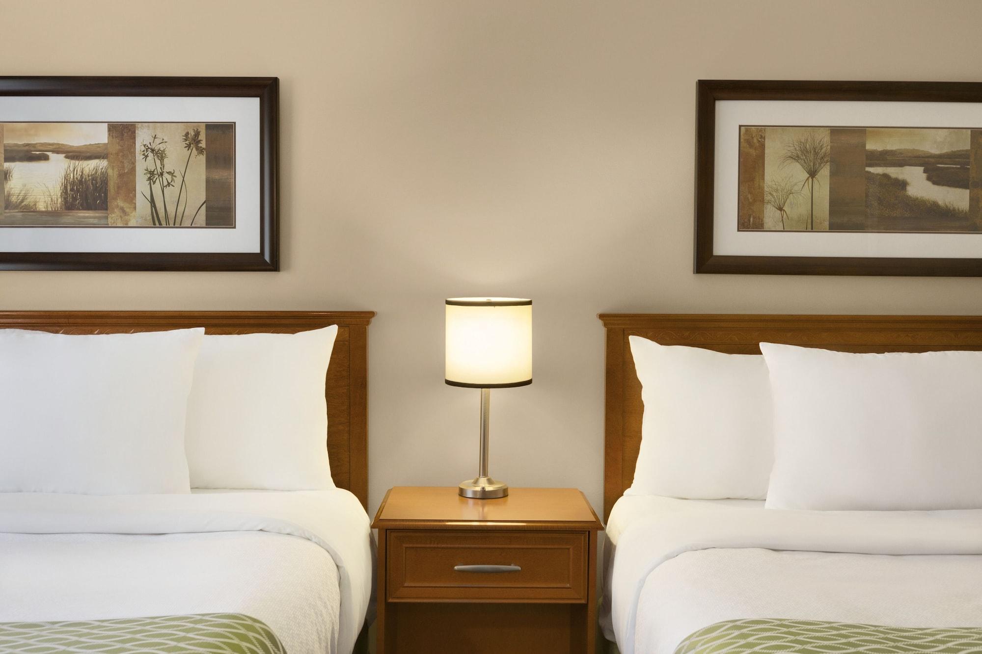 ססקאטון Colonial Square Inn & Suites מראה חיצוני תמונה