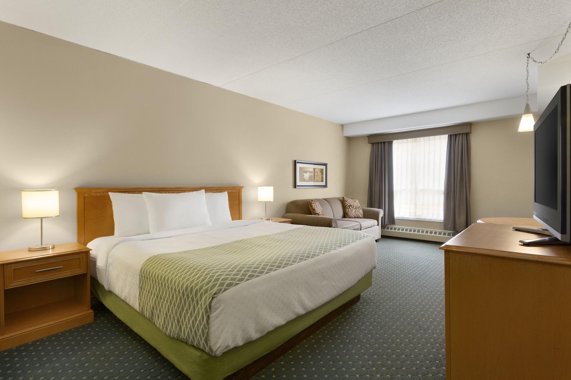 ססקאטון Colonial Square Inn & Suites מראה חיצוני תמונה