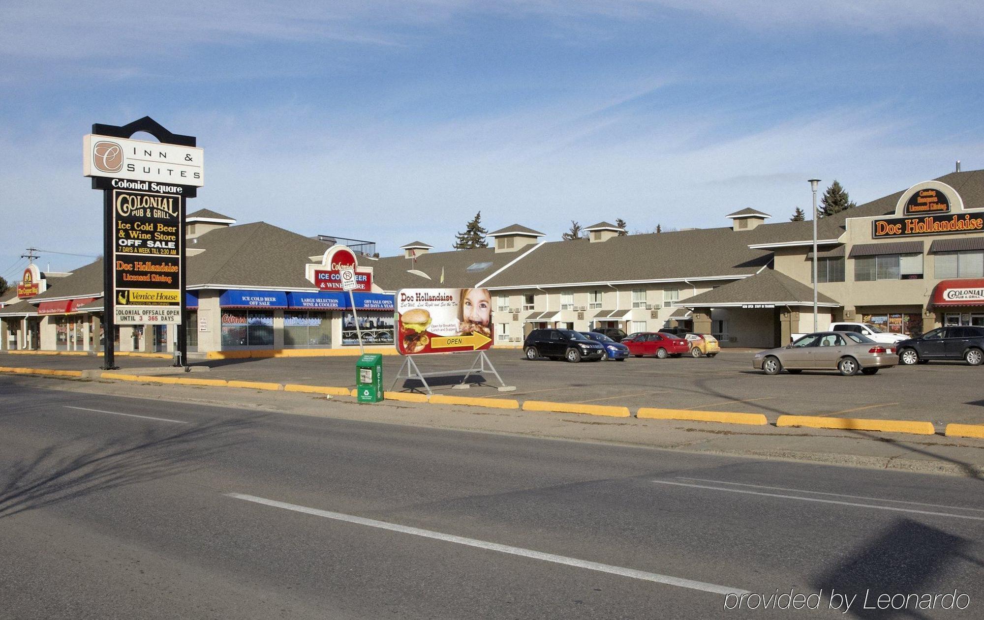 ססקאטון Colonial Square Inn & Suites מראה חיצוני תמונה