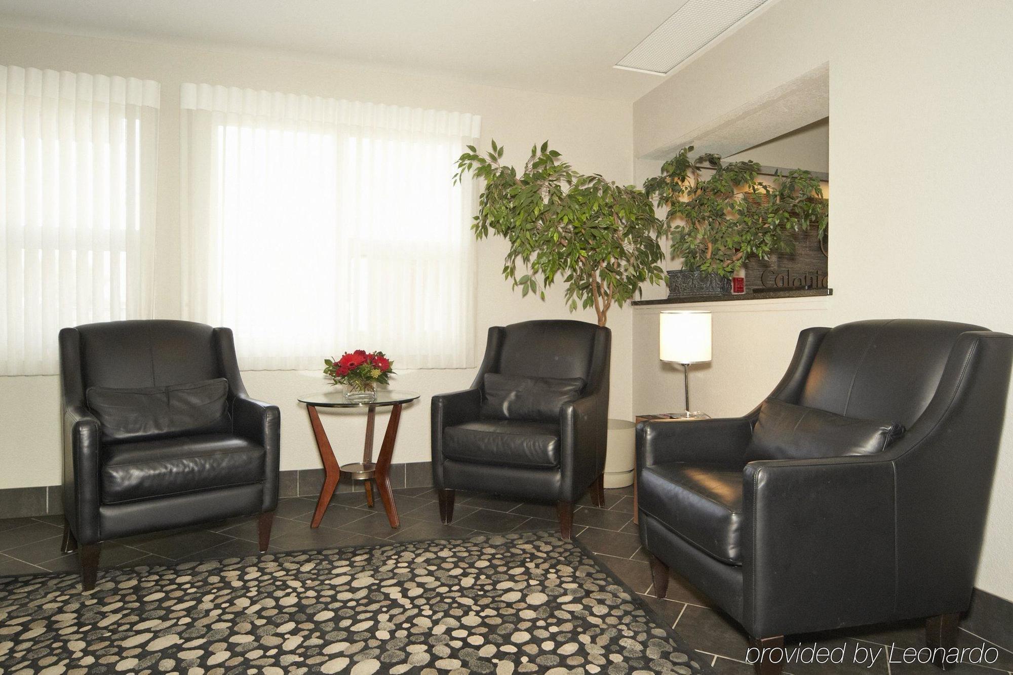 ססקאטון Colonial Square Inn & Suites מראה חיצוני תמונה